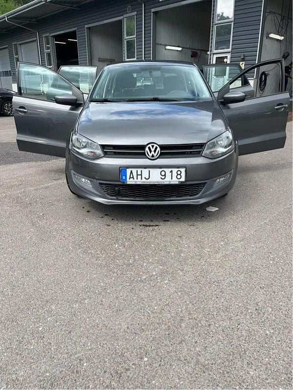 Grå Begagnad 2010 VW Polo Halvkombi | 40 000 kr (Bra pris) - Bild 1/4