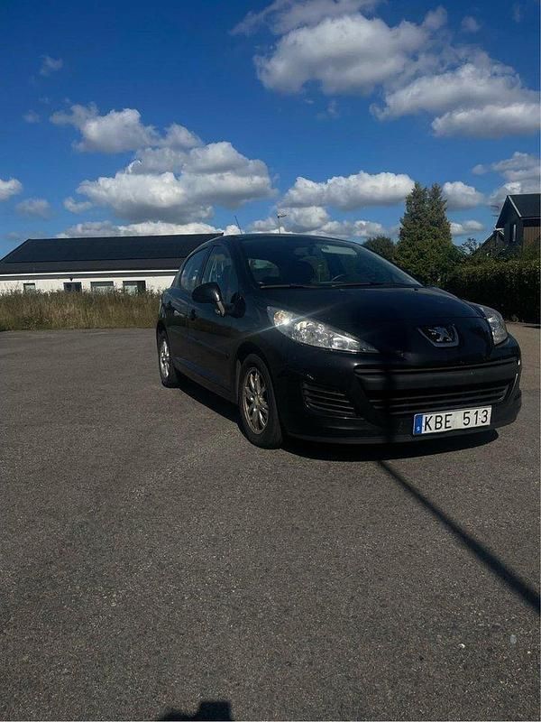 Svart Begagnad 2010 Peugeot 207 Halvkombi | 38 000 kr (Marknadspris) - Bild 1/4