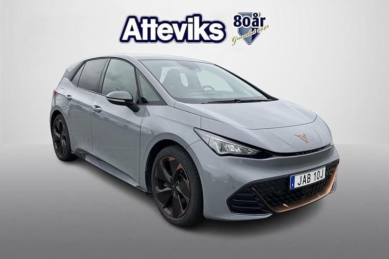 Ljusgrå (grå) Begagnad 2023 Cupra Born Halvkombi | 248 800 kr (Marknadspris) - Bild 1/4