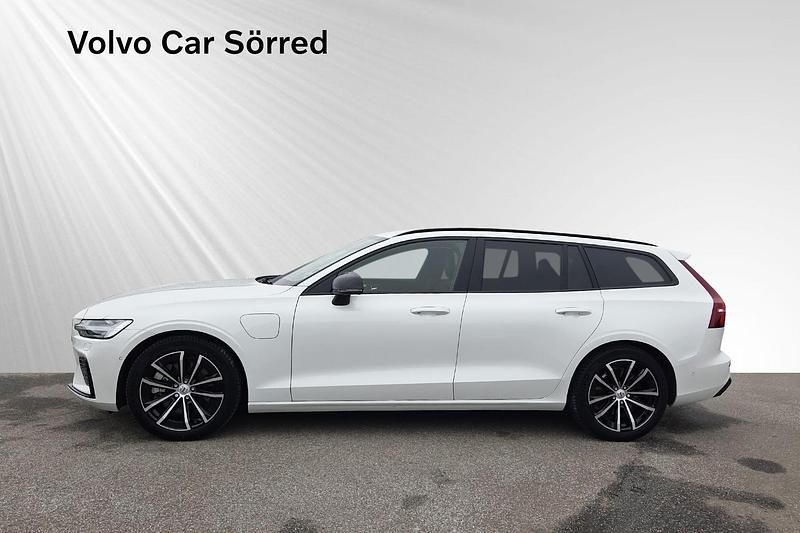 Begagnad Volvo V60 350 HK (257 kW) 2024 Vit Kombi