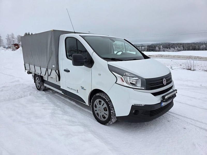 Silver Begagnad 2018 Fiat Talento Minibuss | 210 000 kr (Dyr) - Bild 1/4