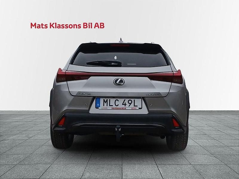 Begagnad Lexus UX 300h Sport Line 201 HK (147 kW) 2024 Grå SUV