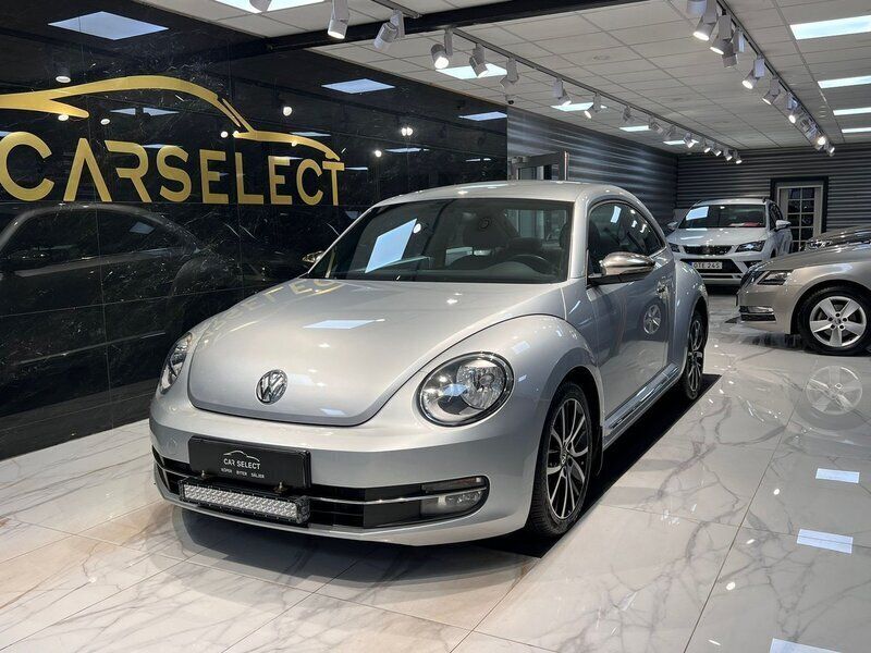 Silver Begagnad 2012 VW Beetle Halvkombi | 99 900 kr (Marknadspris) - Bild 1/4