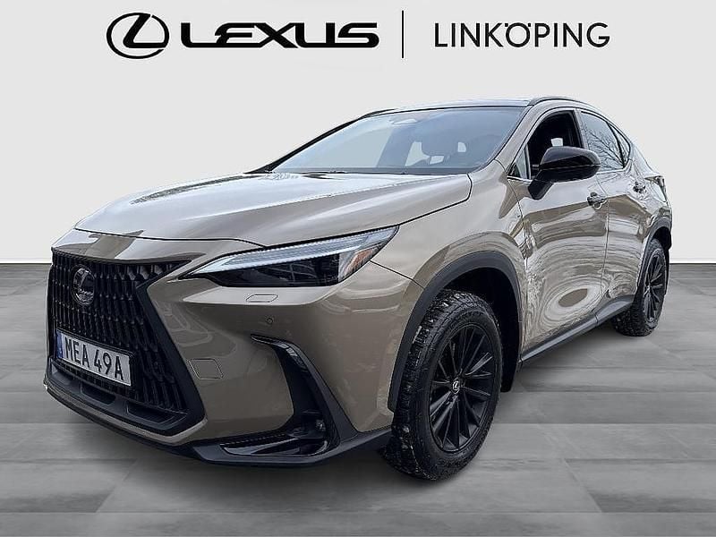 Gul Begagnad 2025 Lexus NX450h+ SUV | 609 000 kr (Marknadspris) - Bild 1/4