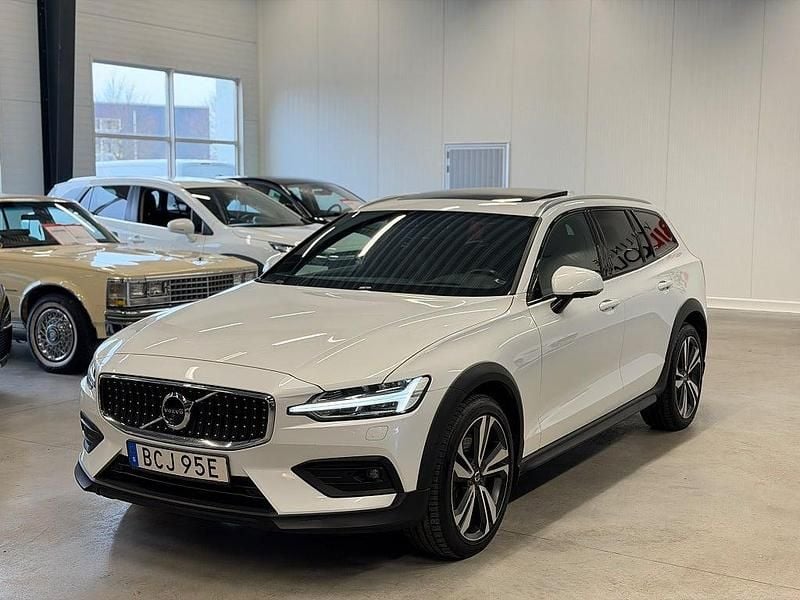 Begagnad Volvo V60 CC Momentum 200 HK (147 kW) 2019 Vit Kombi