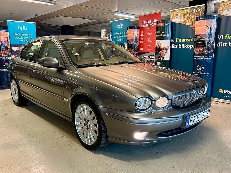 Grå (silver) Begagnad 2007 Jaguar X-type Sedan | 69 900 kr - Bild 1/4