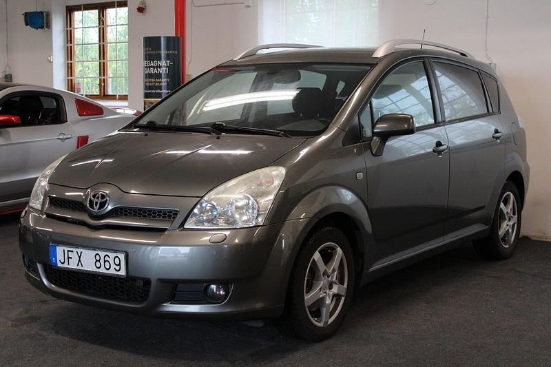 Grå Begagnad 2006 Toyota Corolla Verso Minibuss | 69 900 kr (Lite dyr) - Bild 1/4