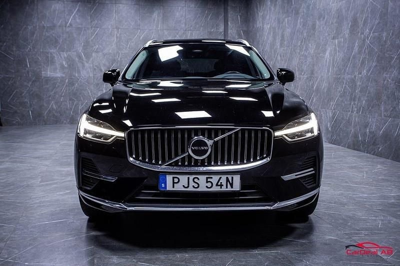 Begagnad Volvo XC60 Core 350 HK (257 kW) 2023 Svart SUV