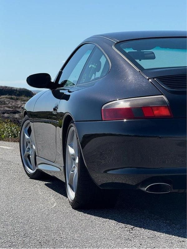 Svart Begagnad 2003 Porsche 996 Edition Sportkupé | 575 000 kr - Bild 1/4