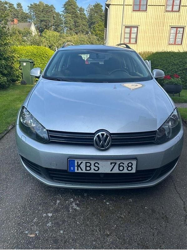 Silver Begagnad 2010 VW Golf VI Kombi | 52 000 kr (Marknadspris) - Bild 1/4