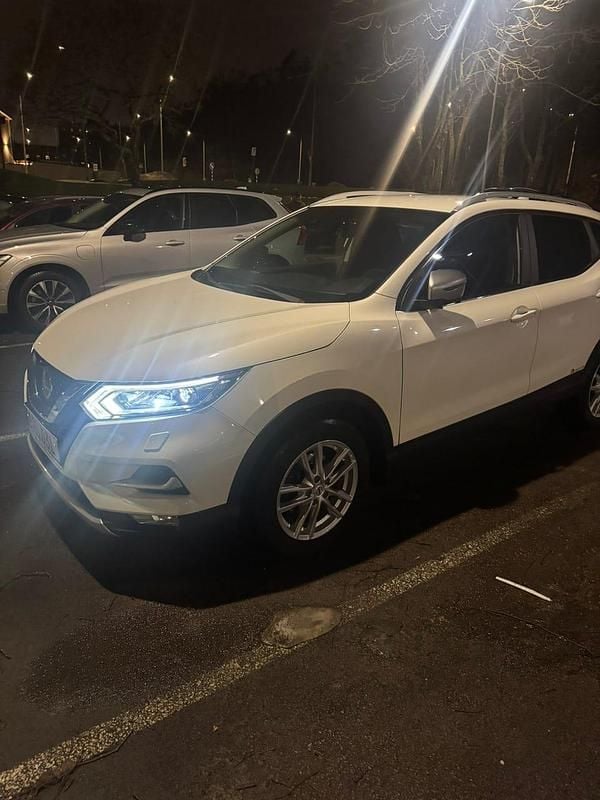 Vit Begagnad 2019 Nissan Qashqai SUV | 164 900 kr (Bra pris) - Bild 1/4