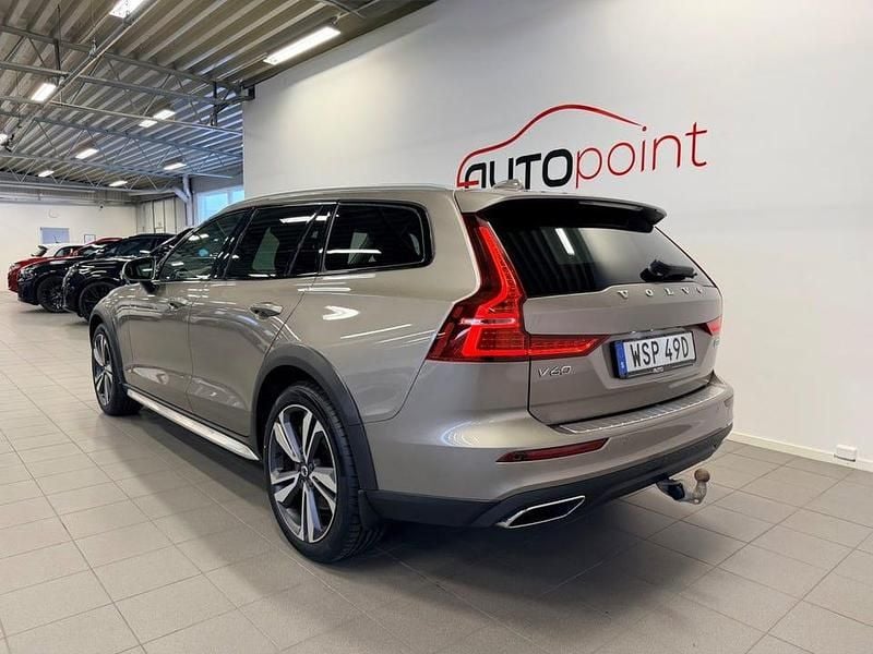 Begagnad Volvo V60 CC 190 HK (139 kW) 2020 Grå Kombi