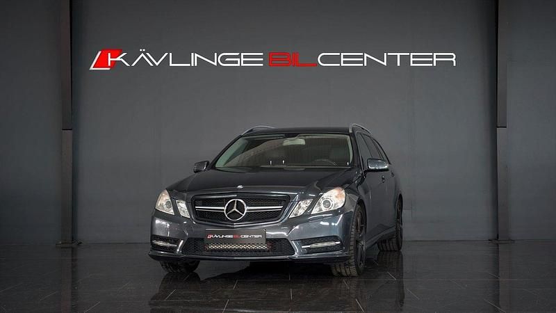Mörkgrå (grå) Begagnad 2013 Mercedes E220 Kombi | 139 900 kr (Bra pris) - Bild 1/4