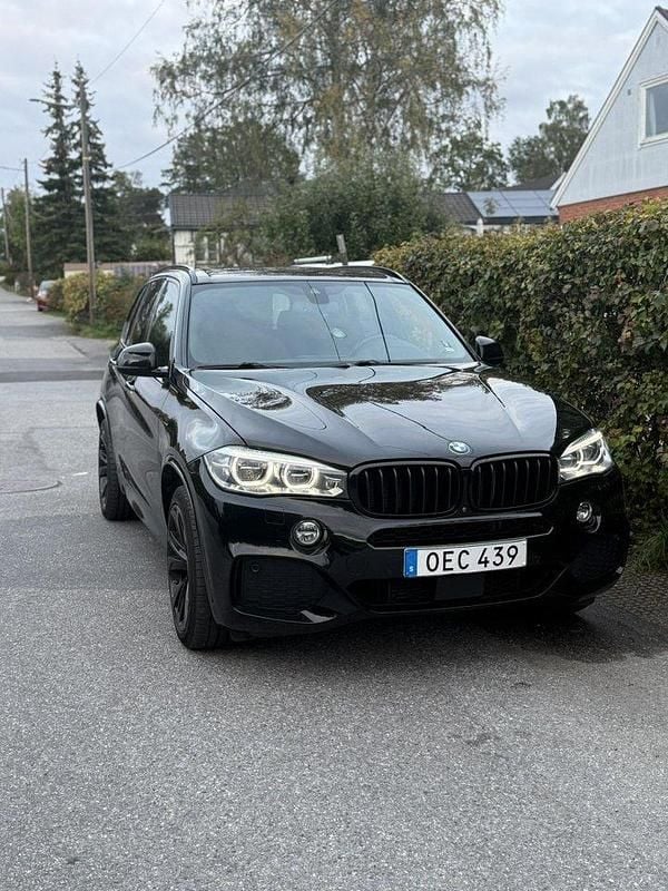Svart Begagnad 2016 BMW X5 M Sport SUV | 379 000 kr (Marknadspris) - Bild 1/4
