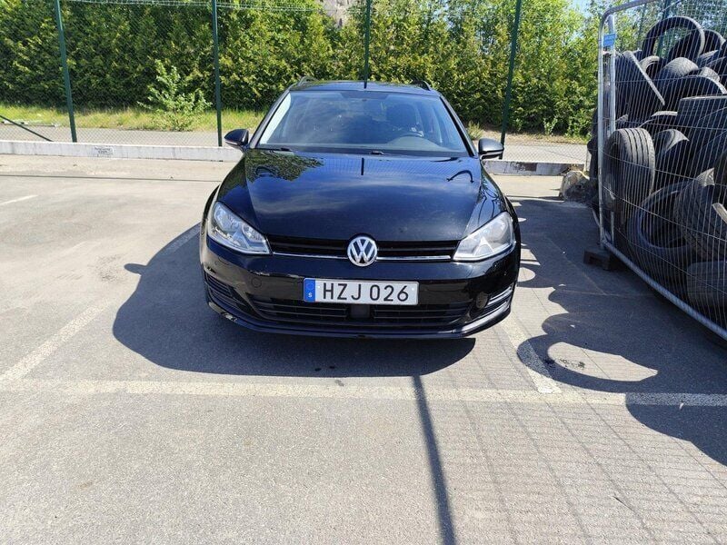 Svart Begagnad 2017 VW Golf VII Kombi | 99 999 kr (Bra pris) - Bild 1/4