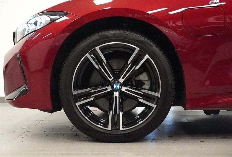 Begagnad BMW 330 M Sport 292 HK (214 kW) 2025 Fire red metallic Kombi