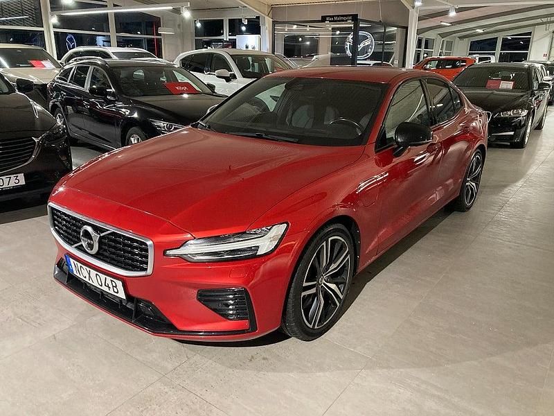 Röd Begagnad 2020 Volvo S60 R-Design Sedan | 339 500 kr (Marknadspris) - Bild 1/4