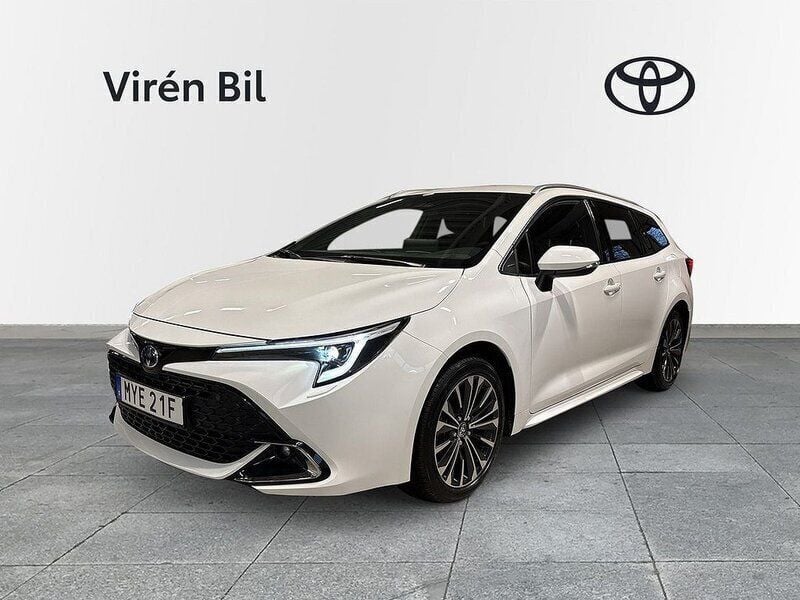 Vit Begagnad 2023 Toyota Corolla Style Kombi | 310 000 kr (Marknadspris) - Bild 1/4