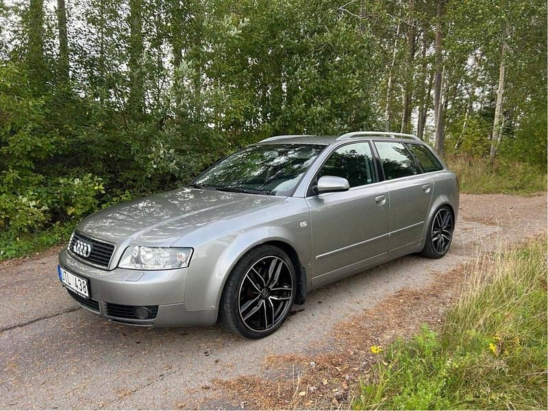 Grå Begagnad 2004 Audi A4 Comfort Kombi | 28 000 kr (Lite dyr) - Bild 1/4