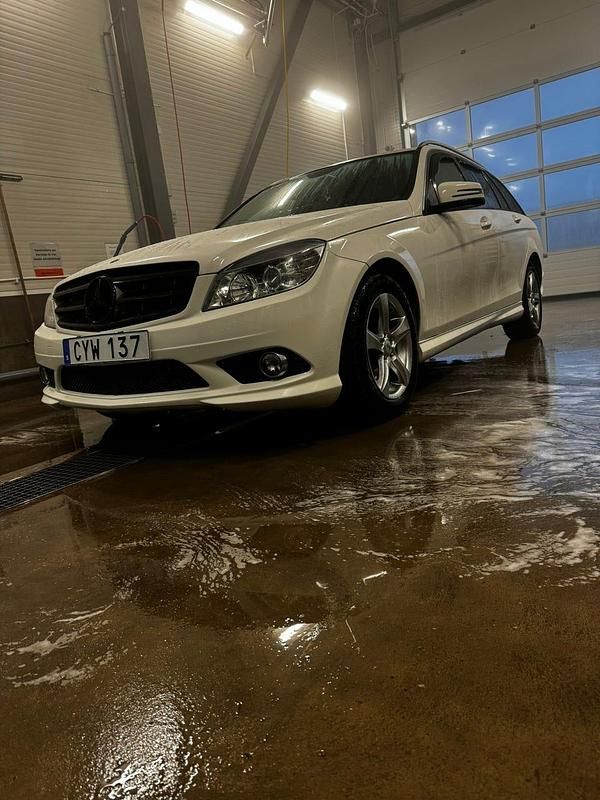 Begagnad 2011 Mercedes C200 Kombi | 59 000 kr (Superpris) - Bild 1/4
