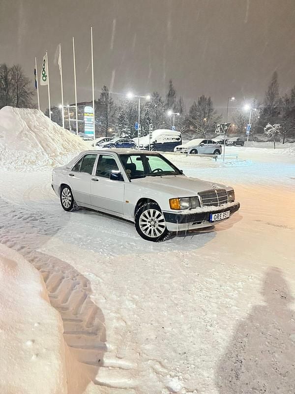 Begagnad 1990 Mercedes 190 Sedan | 69 000 kr - Bild 1/4