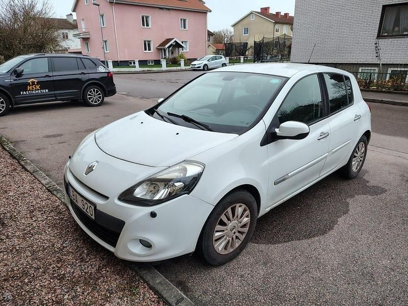 Begagnad Renault Clio R.S. 75 HK (55 kW) 2011 Halvkombi