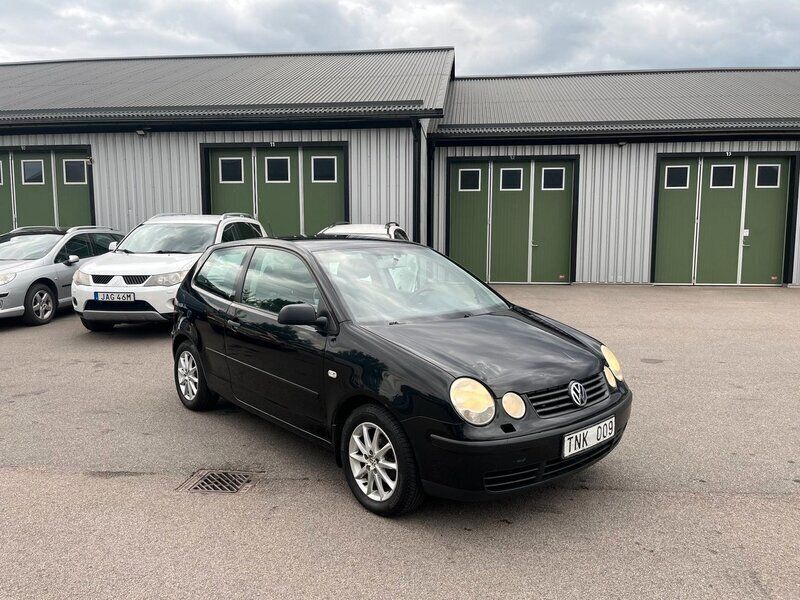 Svart Begagnad 2002 VW Polo Basis Halvkombi | 15 000 kr (Marknadspris) - Bild 1/4