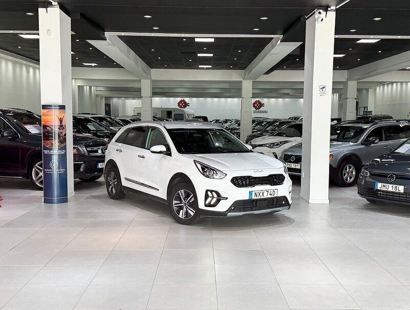 Vit Begagnad 2021 Kia Niro Advance SUV | 179 900 kr (Marknadspris) - Bild 1/4