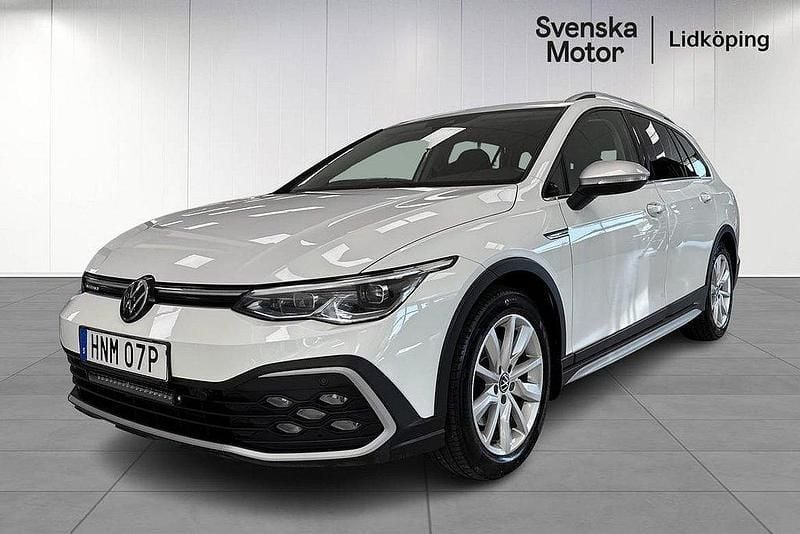 Vit Begagnad 2022 VW Golf Alltrack Kombi | 299 200 kr (Marknadspris) - Bild 1/4