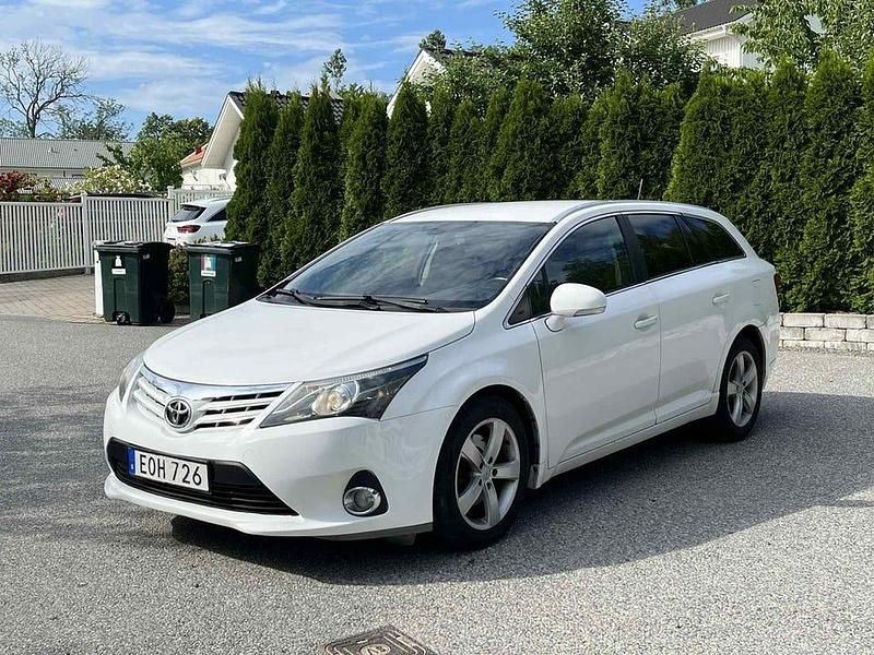 Vit Begagnad 2012 Toyota Avensis Executive Kombi | 82 900 kr (Bra pris) - Bild 1/4