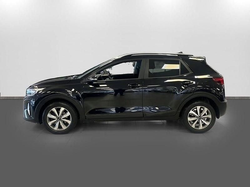 Begagnad Kia Stonic Advance 120 HK (88 kW) 2023 /abp/aurora black pearl SUV