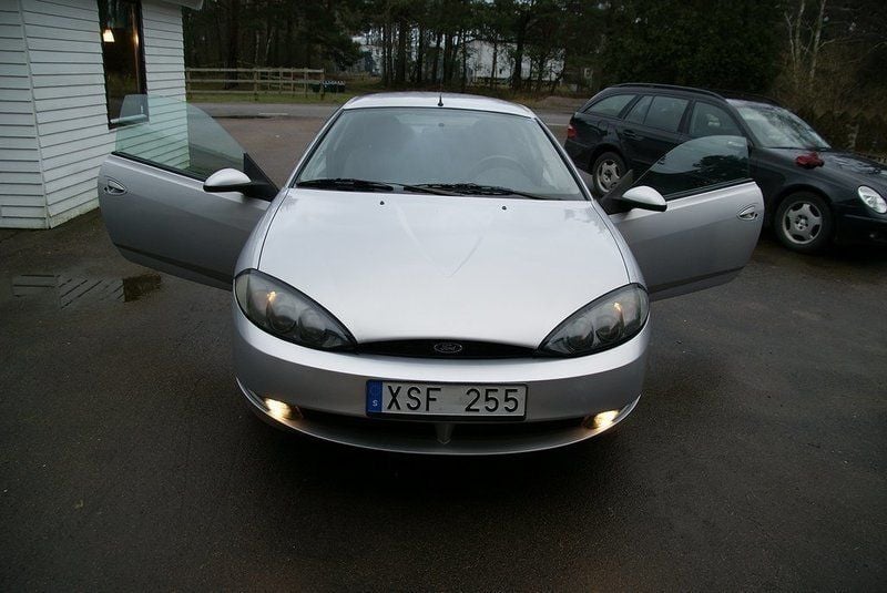 Begagnad Ford Cougar 131 HK (96 kW) 1999 Silver Sportkupé