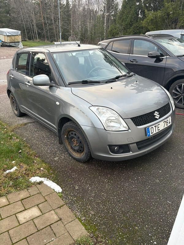 Begagnad 2009 Suzuki Swift Halvkombi | 39 000 kr (Marknadspris) - Bild 1/1