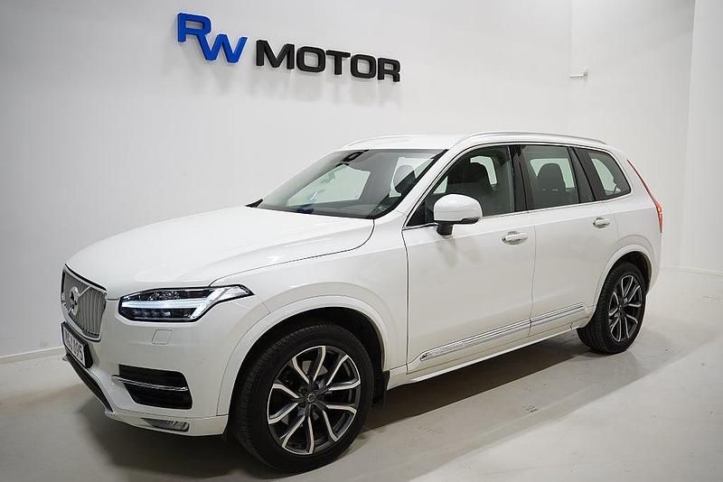 Vit Begagnad 2015 Volvo XC90 Inscription SUV | 269 700 kr (Marknadspris) - Bild 1/4