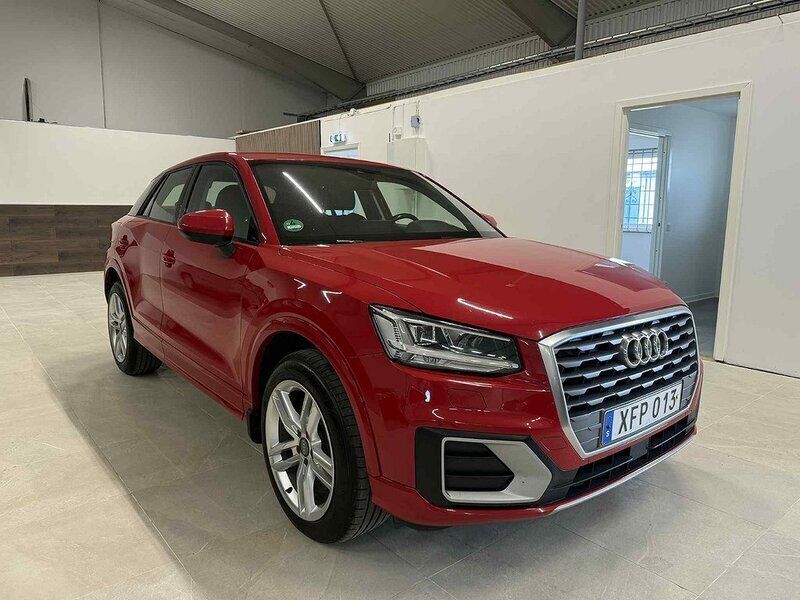 Röd Begagnad 2016 Audi Q2 SUV | 159 900 kr (Marknadspris) - Bild 1/4