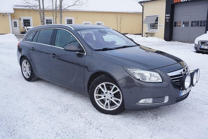 Silver Begagnad 2010 Opel Insignia Kombi | 64 900 kr (Marknadspris) - Bild 1/4