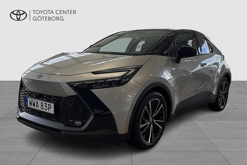 Silver Begagnad 2024 Toyota C-HR Executive SUV | 419 900 kr (Marknadspris) - Bild 1/3