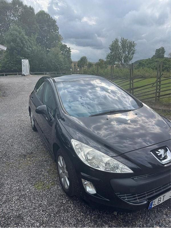 Svart Begagnad 2010 Peugeot 308 Halvkombi | 45 000 kr (Lite dyr) - Bild 1/4