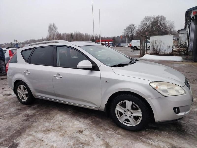 Begagnad Kia Ceed Sportswagon EX 116 HK (85 kW) 2008 Silver Kombi