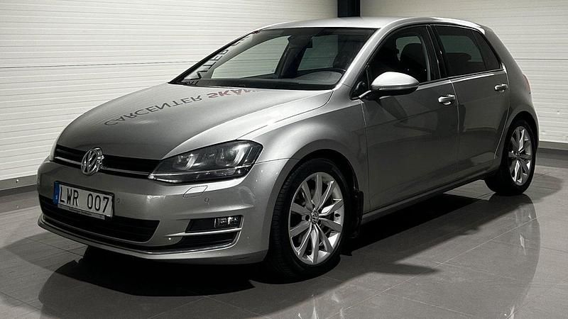 Silver Begagnad 2013 VW Golf VII Halvkombi | 134 900 kr (Marknadspris) - Bild 1/4