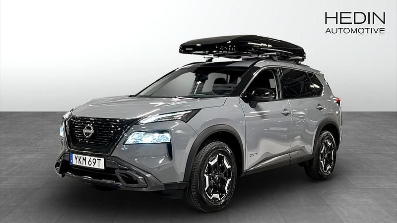 Ljusgrå (grey) Begagnad 2024 Nissan X-Trail SUV | 479 900 kr - Bild 1/4