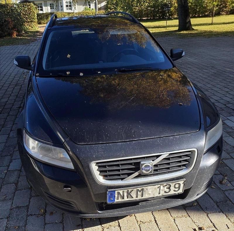 Svart Begagnad 2008 Volvo V50 Kinetic Kombi | 7 500 kr (Superpris) - Bild 1/1