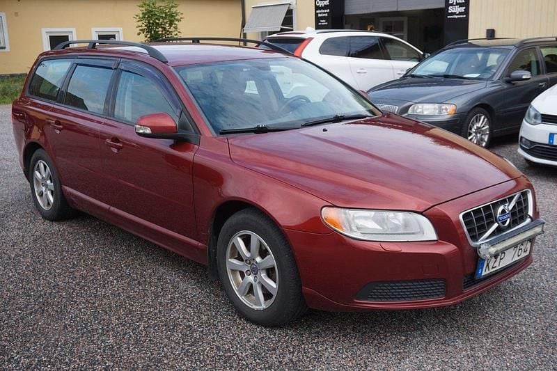 Röd Begagnad 2010 Volvo V70 Kinetic Kombi | 49 900 kr (Marknadspris) - Bild 1/4
