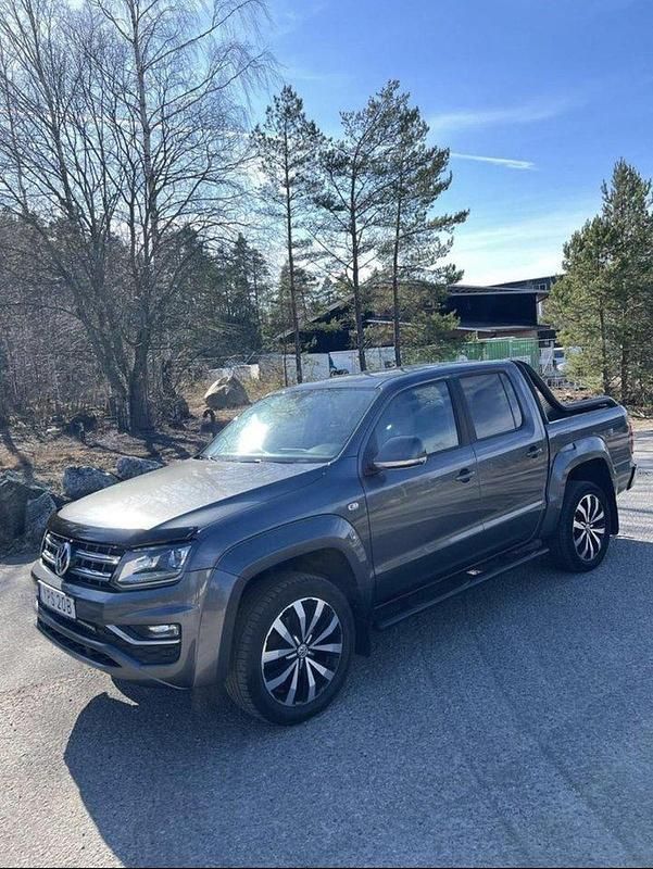 Grå Begagnad 2018 VW Amarok Pickup | 369 000 kr (Superpris) - Bild 1/4
