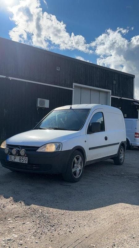 Vit Begagnad 2006 Opel Combo Minibuss | 19 000 kr (Marknadspris) - Bild 1/4