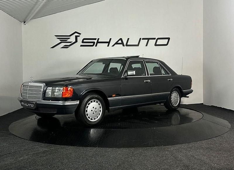 Svart Begagnad 1990 Mercedes 300 SE Sedan | 99 900 kr - Bild 1/4