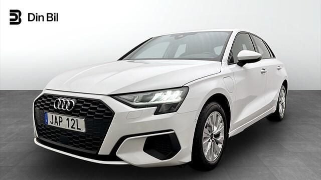 Ibisvit Begagnad 2023 Audi A3 Sportback e-tron Proline Halvkombi | 289 000 kr (Bra pris) - Bild 1/4