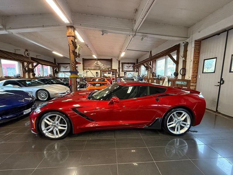 Begagnad Chevrolet Corvette Stingray 461 HK (339 kW) 2014 Mörkröd (röd) Sportkupé