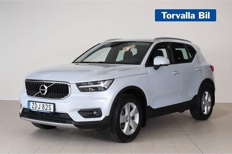 Silver Begagnad 2021 Volvo XC40 Momentum SUV | 254 900 kr (Marknadspris) - Bild 1/3