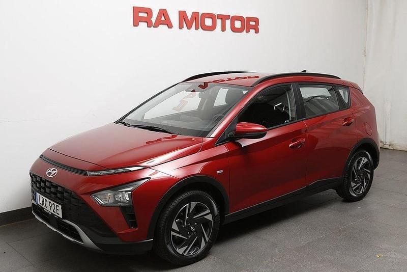 Röd (dragon red) Begagnad 2022 Hyundai Bayon Essential SUV | 188 900 kr (Marknadspris) - Bild 1/3